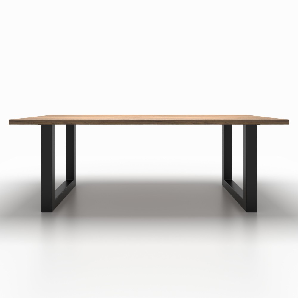 Tavolo con gambe robuste in ferro nero, perfetto per ambienti industrial chic.